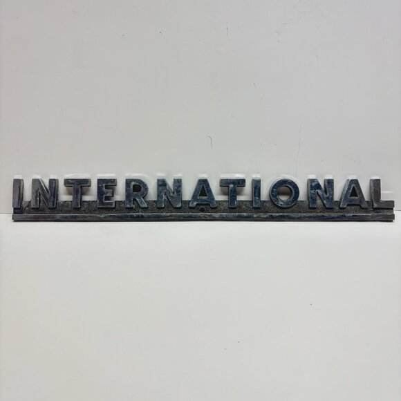 VTG 1950’s International Harvester R Series Truck Tractor Chrome Badge Emblem - Picture 1 of 9